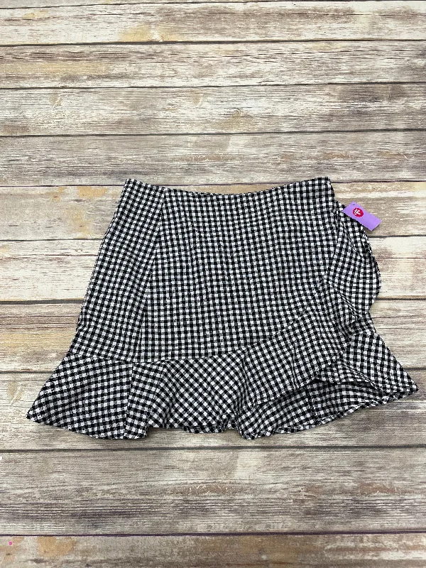 Ruffled skirts for feminine playful charm -Plaid Pattern Skirt Mini & Short Forever 21, Size M